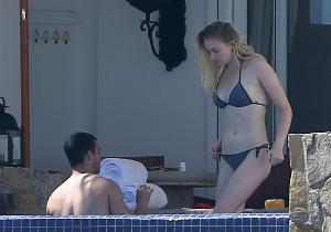 Sophie-Turner-Sexy-23-768x538.jpg Sophie Turner(Sansa Stark) Bikini