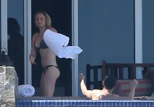 Sophie-Turner-Sexy-24-768x536.jpg Sophie Turner(Sansa Stark) Bikini